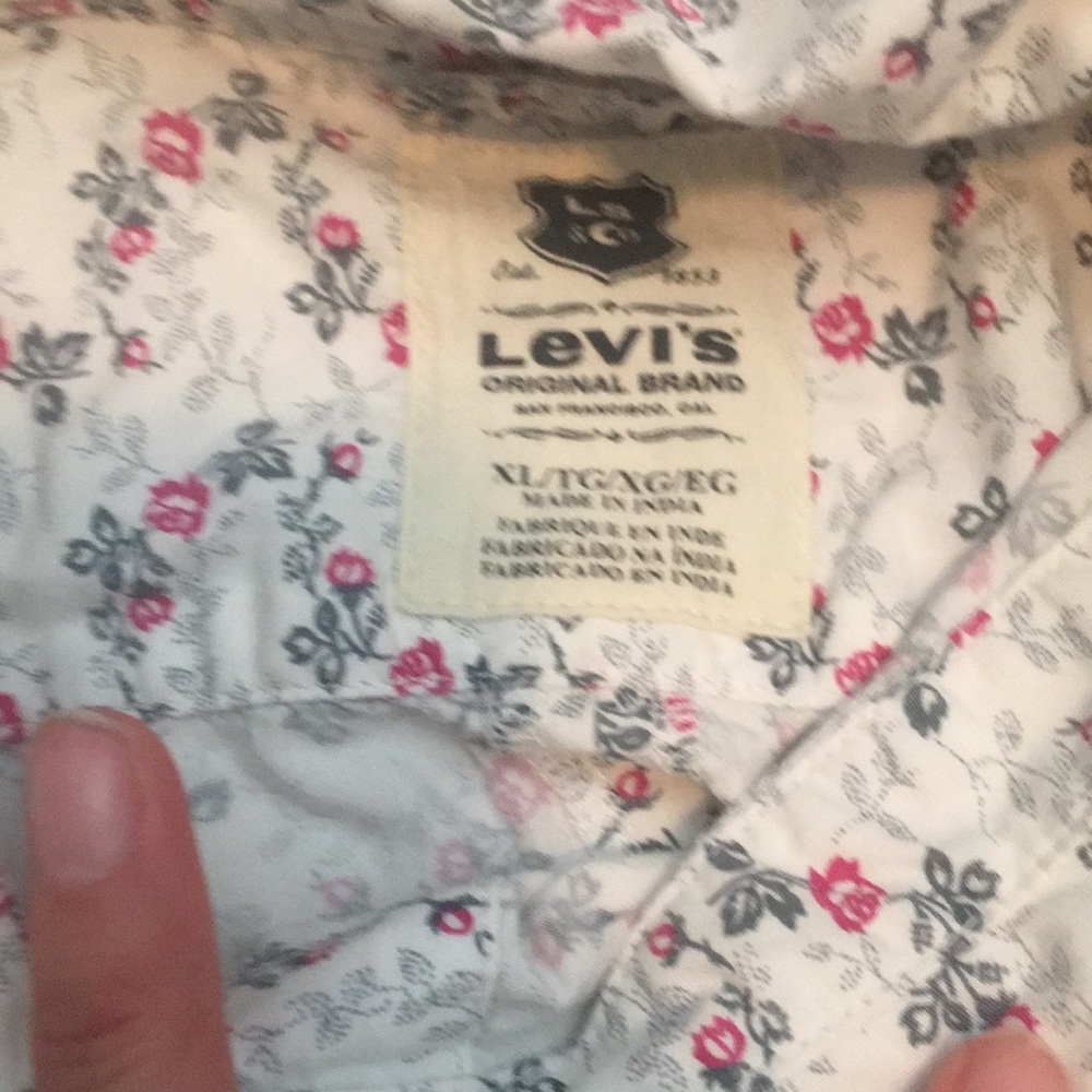 Levi's button up - Picture 2 of 2